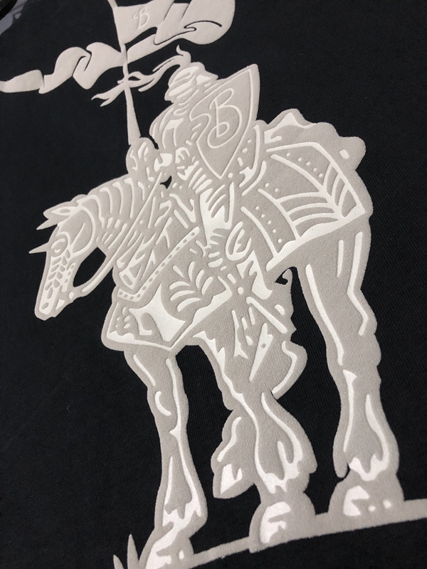 ブランドTシャツ着用イメージ